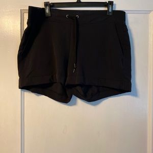 Athleta cuffed short Size 14